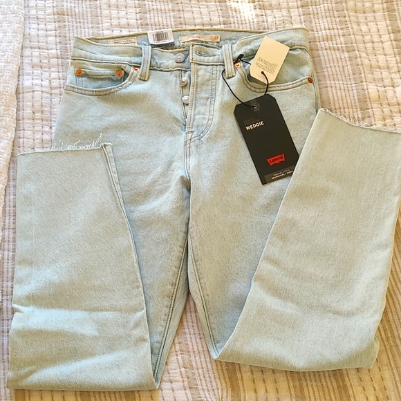 Levi's Wedgie - Picture 2 of 3